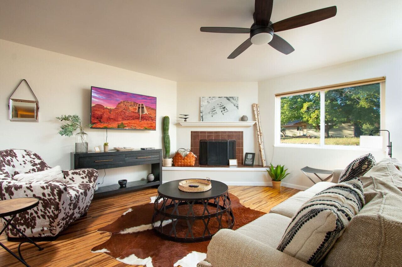 High Design Home, 2 min to Chapel & Best Hiking!