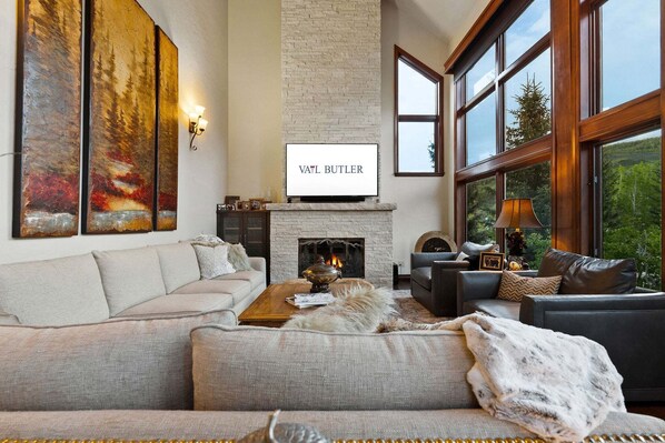 Smart TV, fireplace