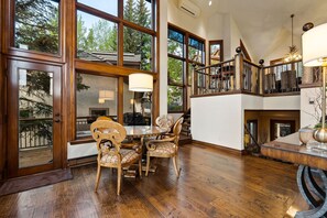 Dining - Red Spruce Lodge by Vail Butler - 1 min to ski slopes, private hot tub (Edwards)