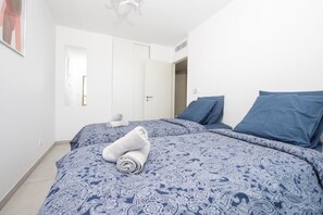 2 chambres, fer et planche à repasser, Wi-Fi gratuit, draps fournis