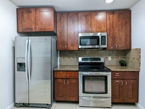 冰箱、微波炉、烤箱、炉灶