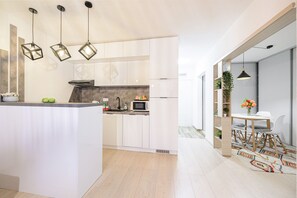 Fridge, microwave, oven, stovetop