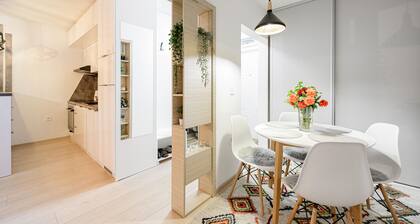 Two bedrooms apartment, 10 min far away from airport