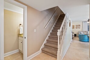 Interior - Beautiful 3 bed-2 bath Condo w/ Pool, Front & Back Patios Walk to the Beach! (Hilton Head Island)