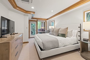 2 bedrooms, desk, iron/ironing board, WiFi - 2 Bed Suite at the Gravity Haus Vail - Hot Tub, Sauna, Fitness (Vail)