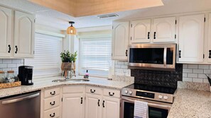 Fridge, microwave, oven, stovetop - Charming Home - Pet Friendly - 4 Blocks from Beach (North Myrtle Beach)