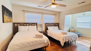 3 bedrooms, iron/ironing board, WiFi, bed sheets - Charming Home - Pet Friendly - 4 Blocks from Beach (North Myrtle Beach)