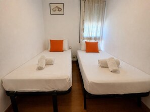 2 bedrooms, travel crib, WiFi - Apartment in Barcelona with great views (Barcelona)