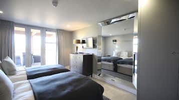 1 bedroom, in-room safe, laptop workspace, blackout curtains