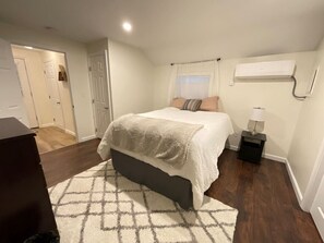 1 bedroom, desk, iron/ironing board, WiFi