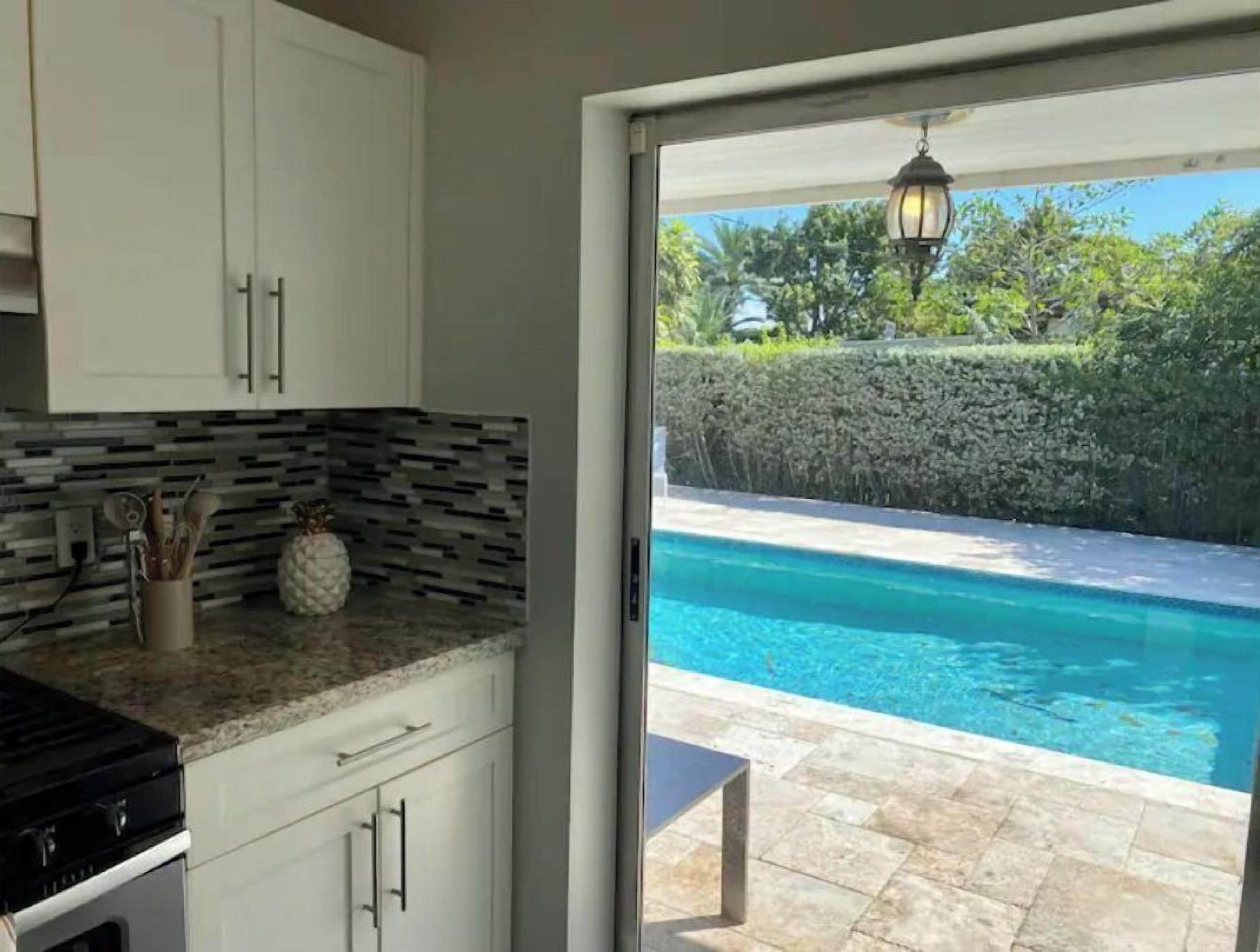 Coffee/tea maker, toaster, blender, paper towels