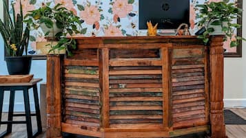 Concierge desk