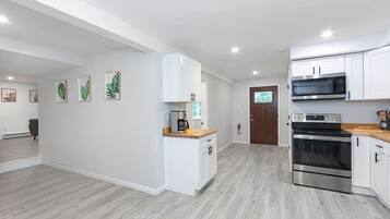 KylskÄp, mikrovÄgsugn, ugn och spishÀll