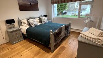 3 quartos, berço de viagem, Wi-Fi de cortesia, roupa de cama