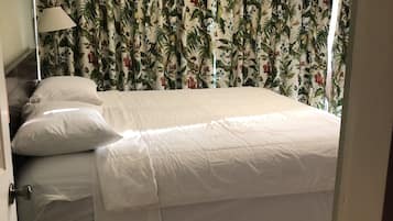 Deluxe Suite | Individually decorated, individually furnished, blackout curtains