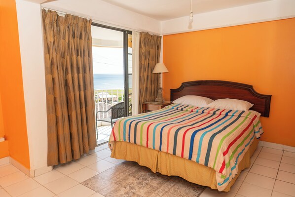 Deluxe Suite | Blackout drapes, iron/ironing board, WiFi (free), individually decorated - Bayport Residence Inn (Roseau)