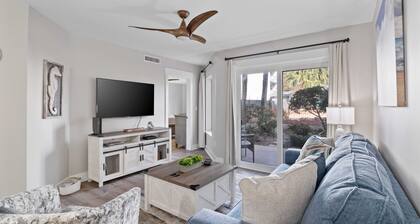 Beautiful Spacious w/Indoor Outdoor Pool, Hot Tub, Tennis, Pickle Ball & Beach !