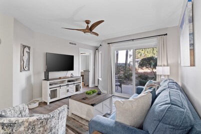 Beautiful Spacious w/Indoor Outdoor Pool, Hot Tub, Tennis, Pickle Ball & Beach !