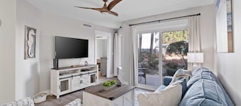 Beautiful Spacious w/Indoor Outdoor Pool, Hot Tub, Tennis, Pickle Ball & Beach !