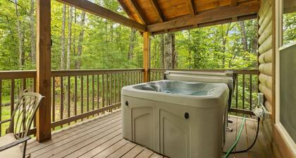 Secluded, forested, new cabin, 2-BR, 2-BA, Hot Tub, Wi-Fi, Smart TV's