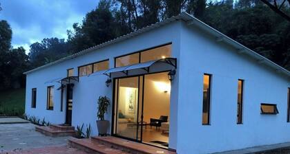 Beautiful country house 5 minutes from the city