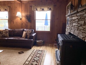 Smart TV, fireplace, computer monitors