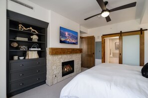 2 bedrooms, desk, free WiFi, bed sheets