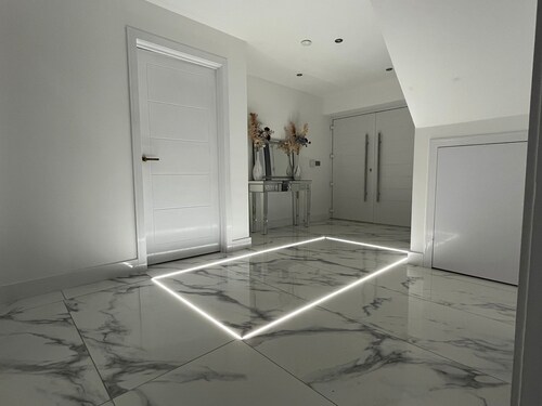 Cheerful 4 Bedroom Luxury house with free parking