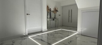 Cheerful 4 Bedroom Luxury house with free parking