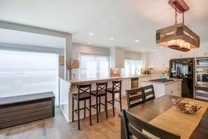 Dining - Oceanfront Luxury, Large Patio, All Glass, Garage (San Diego)