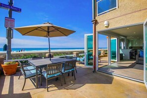 Outdoor dining - Oceanfront Luxury, Large Patio, All Glass, Garage (San Diego)