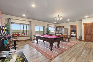 Game room - Lakeview Retreat with Theater, Arcade, Poker Table, Hot Tub and Pool (Branson)
