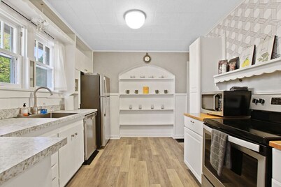 Bohemian Bungalow, Pac-Man, walk downtown!
