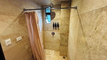 Superior Double Room | Bathroom