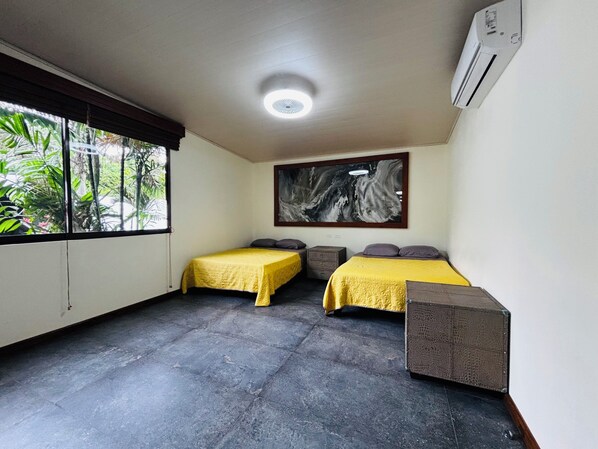 Deluxe Suite | Premium bedding, in-room safe, individually decorated - Arenal Backpackers Resort (La Fortuna)
