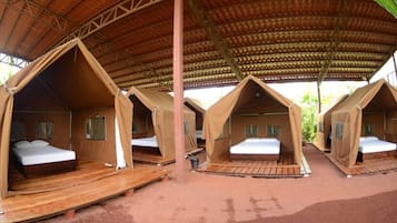 Deluxe Tent | Peti besi dalam bilik, dihias secara berasingan