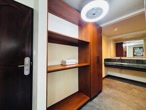 Wardrobe - Arenal Backpackers Resort (La Fortuna)