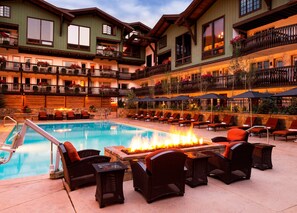 A heated pool - Cozy Room in Mountain Village | Full Service Pool (Vail)