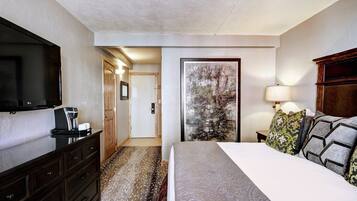 1 bedroom, in-room safe, iron/ironing board, free WiFi