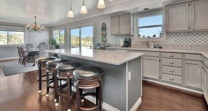 L*Large Home*Central Loc*Amazing Views!*Getaway*