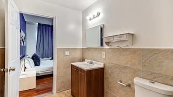 Bathroom | Towels, soap, shampoo, toilet paper