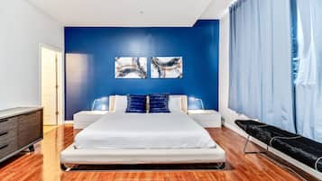 2 bedrooms, laptop workspace, iron/ironing board, bed sheets