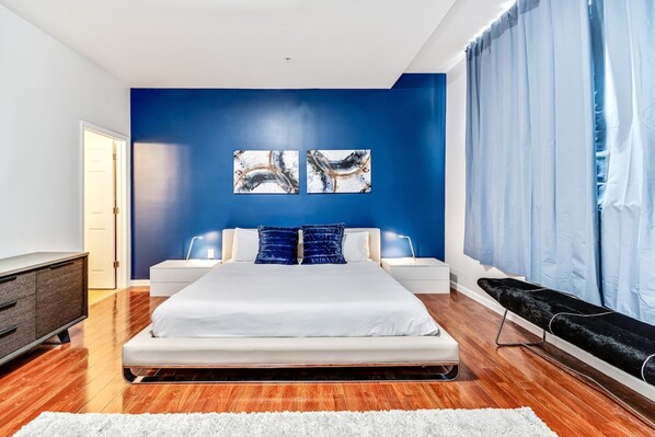 2 bedrooms, laptop workspace, iron/ironing board, bed sheets - Lovely 2bd Apt Steps From the Convention Center (Philadelphia)