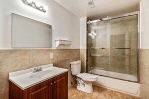 Bathroom | Towels, soap, shampoo, toilet paper