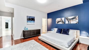 2 bedrooms, laptop workspace, iron/ironing board, bed sheets