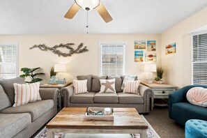 Living area - Beaches Be Salty@PCB super cozy Townhome close to beach access and pet friendly (Panama City Beach)