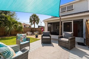 Terrace/patio - Beaches Be Salty@PCB super cozy Townhome close to beach access and pet friendly (Panama City Beach)