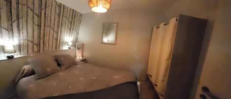 2 bedrooms, iron/ironing board, free WiFi, bed sheets