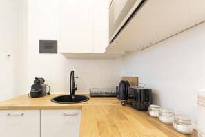 Fridge, microwave, stovetop, coffee/tea maker - Arena Apartment  - Via Arena 1 (Milano)