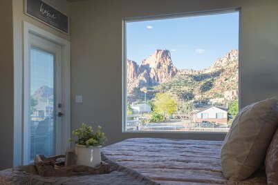 So Zion Coral Cliffs, 4Bed, 3Bath, Hot Tub, Deck, Fire Pits, Mountain View